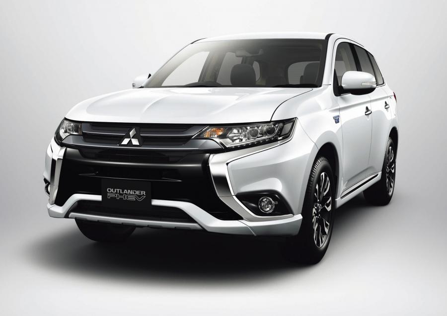  Mitsubishi Outlander PHEV 2017 года  (JP) (фото 2 из 22)